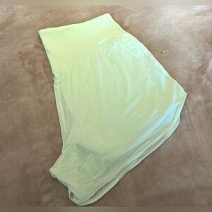 💚Lululemon Nulu and Mesh Kohlrabi Green 3.5" Rare